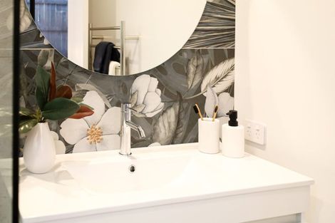 Photo of property in 1 Mangatainoka Lane, Awapuni, 4412