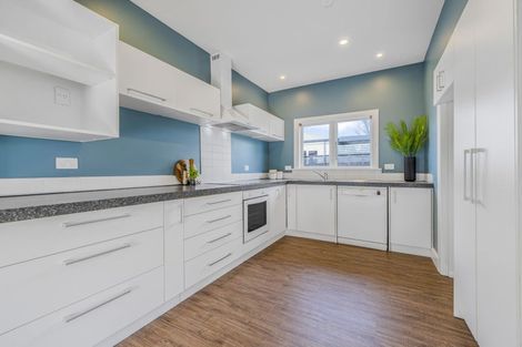 Photo of property in 167 Centaurus Road, Saint Martins, Christchurch, 8022
