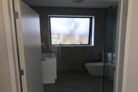 Photo of property in 3 Sunward Rise, Glenfield, Auckland, 0629