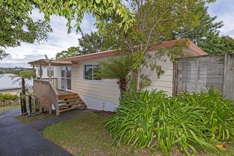 Photo of property in 15 Worthington Place, West Harbour, Auckland, 0618
