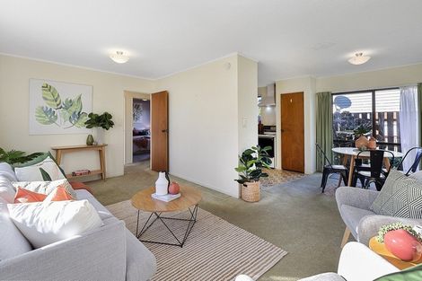 Photo of property in 5/4 Stewart Drive, Newlands, Wellington, 6037