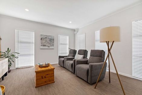 Photo of property in 9 River Road, Te Atatu Peninsula, Auckland, 0610