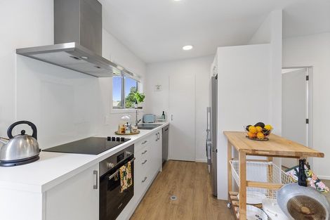 Photo of property in 7/14 Atkinson Street, Newlands, Wellington, 6037