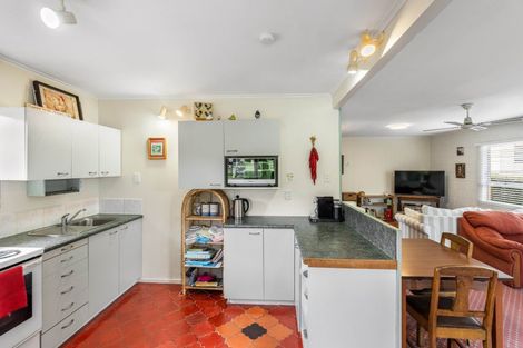 Photo of property in 21 Whiritoa Beach Road, Whiritoa, Whangamata, 3691