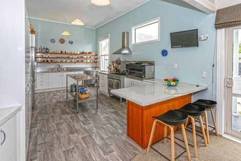 Photo of property in Cotswold Cottage B & B, 46 Maramarahi Road, Thames, 3578