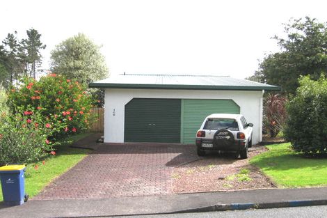 Photo of property in 108 Kemp Road, Massey, Auckland, 0614