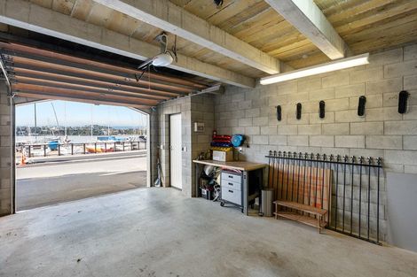 Photo of property in 450 Evans Bay Parade, Hataitai, Wellington, 6021