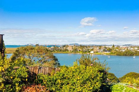 Photo of property in 1/149 West Harbour Drive, West Harbour, Auckland, 0618