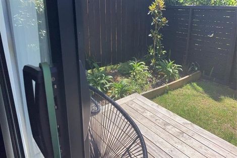 Photo of property in 2/28 Croydon Road, New Lynn, Auckland, 0600