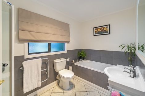 Photo of property in 18 Betty Watt Grove, Riverstone Terraces, Upper Hutt, 5018