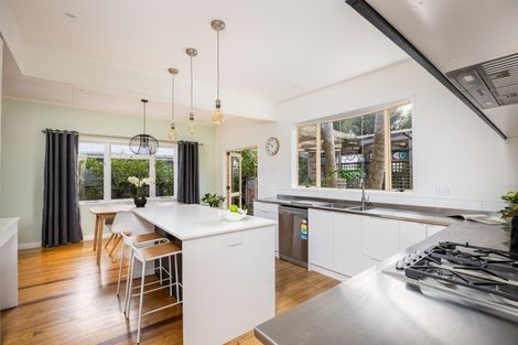 Photo of property in 65 Paynters Avenue, Strandon, New Plymouth, 4312