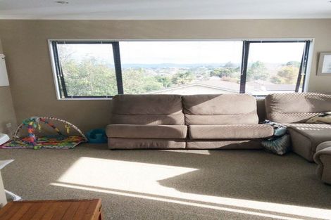 Photo of property in 14 Buisson Glade, West Harbour, Auckland, 0618