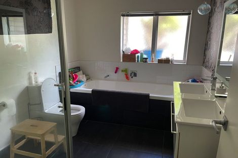 Photo of property in 14 Seaview Crescent, Hatfields Beach, Orewa, 0931