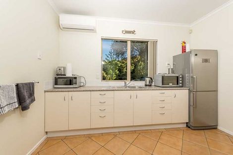 Photo of property in 7 Mistral Place, West Harbour, Auckland, 0618