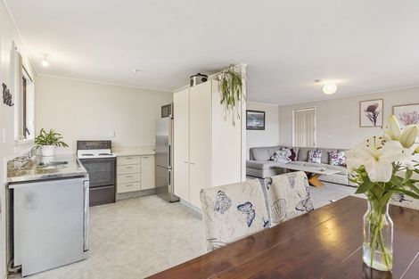 Photo of property in 2/114 Kervil Avenue, Te Atatu Peninsula, Auckland, 0610