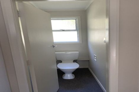 Photo of property in 34 Miles Crescent, Newlands, Wellington, 6037