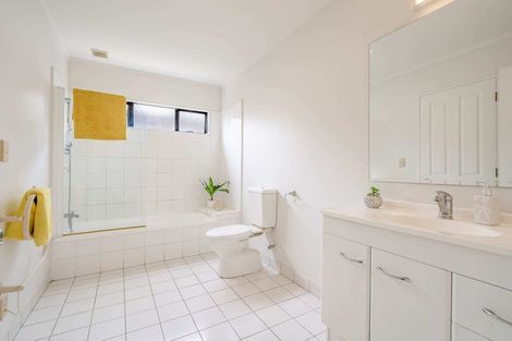 Photo of property in 13 Neta Grove, Henderson, Auckland, 0612