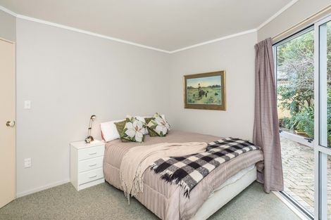 Photo of property in 5 Erskine Close, Island Bay, Wellington, 6023