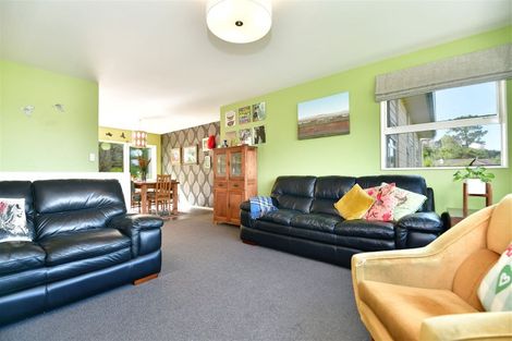 Photo of property in 17 Waldorf Crescent, Orewa, 0931