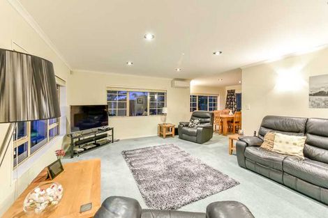 Photo of property in 7 Mistral Place, West Harbour, Auckland, 0618