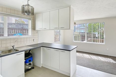 Photo of property in 15 Pisces Road, Glen Eden, Auckland, 0602