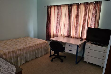 Photo of property in 20 Arahoe Road, New Lynn, Auckland, 0600