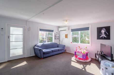 Photo of property in 1 Park Street, Winton, 9720