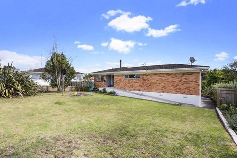 Photo of property in 6 Taioma Crescent, Te Atatu Peninsula, Auckland, 0610