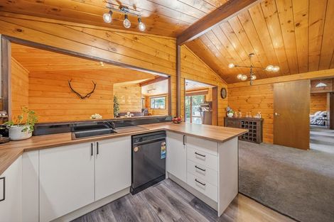 Photo of property in 135 Plateau Road, Te Marua, Upper Hutt, 5018