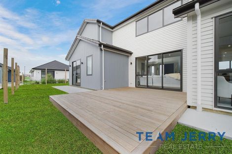 Photo of property in 2 Gertrude Cole Road, Clarks Beach, 2122