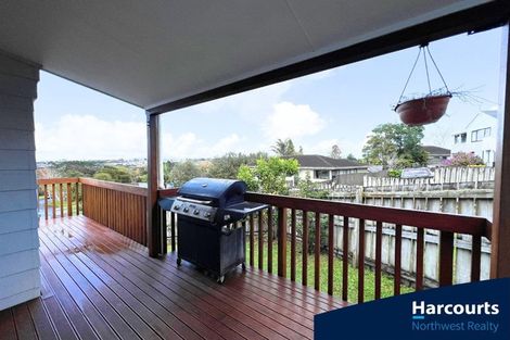 Photo of property in 25 Peterhouse Place, West Harbour, Auckland, 0618