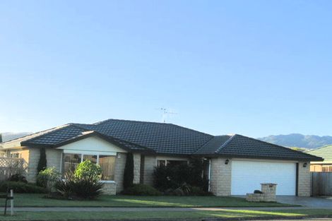 Photo of property in 53 Guildford Drive, Paraparaumu, 5032