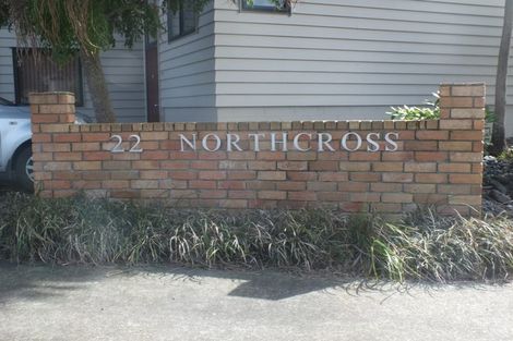 Photo of property in 2/22 Northcross Drive, Oteha, Auckland, 0632