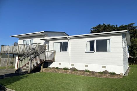 Photo of property in 6 Hanson Place, West Harbour, Auckland, 0618