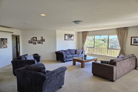 Photo of property in 37 Lorikeet Place, Unsworth Heights, Auckland, 0632