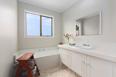 Photo of property in 68 Kahu Road, Paremata, Porirua, 5024