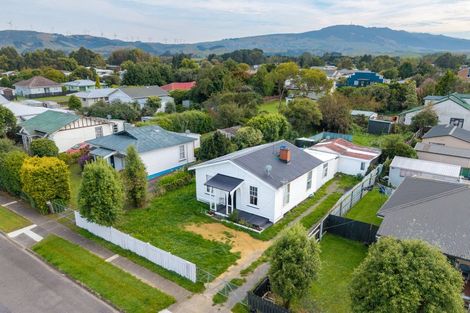 Photo of property in 21 Atkinson Street, Woodville, 4920