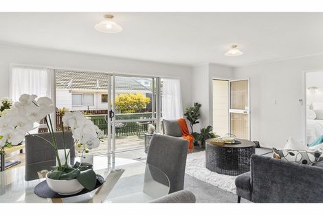 Photo of property in 2/12 Bay Street, Red Beach, 0932