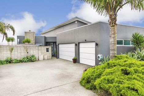 Photo of property in 49 Aberdeen Crescent, Wattle Downs, Auckland, 2103