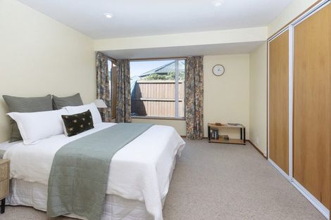 Photo of property in 18 Huntingdon Place, Avonhead, Christchurch, 8042