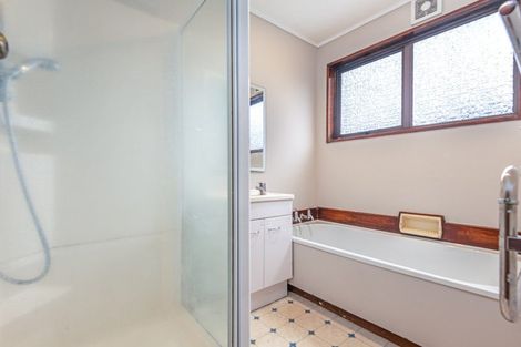 Photo of property in 28 Suzanne Grove, Kelvin Grove, Palmerston North, 4414