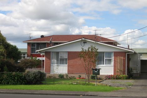Photo of property in 1/625 Te Atatu Road, Te Atatu Peninsula, Auckland, 0610