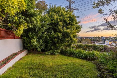 Photo of property in 2/953 Beach Road, Torbay, Auckland, 0630