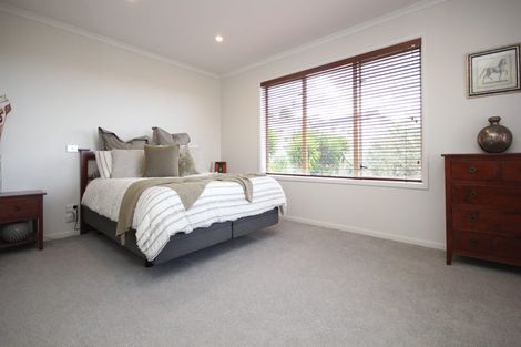 Photo of property in 17 West Hoe Heights, Orewa, 0931