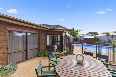 Photo of property in 11 Oakwood Grove, Paraparaumu Beach, Paraparaumu, 5032