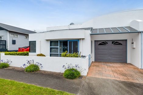 Photo of property in 15a Bulteel Street, New Plymouth, 4310