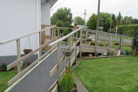 Photo of property in 85 Timaru Road, Waimate, 7924