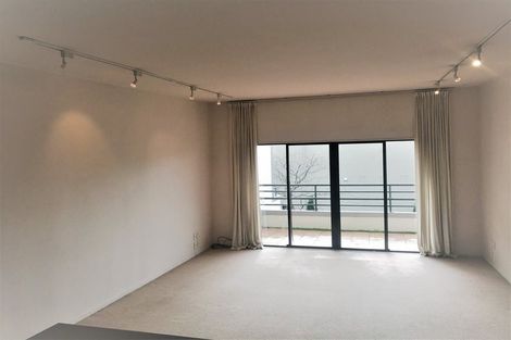 Photo of property in 8g Arotau Place, Grafton, Auckland, 1023