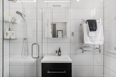 Photo of property in 63 Dublin Street, Martinborough, 5711