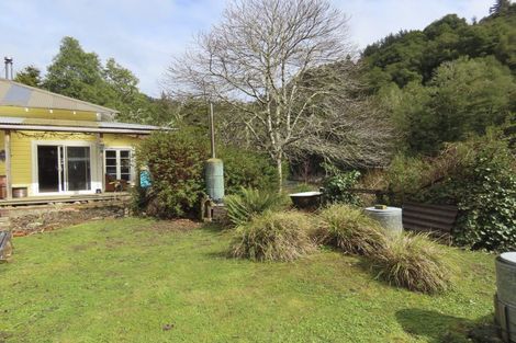 Photo of property in 25 Andersen Street, Blacks Point, Reefton, 7830